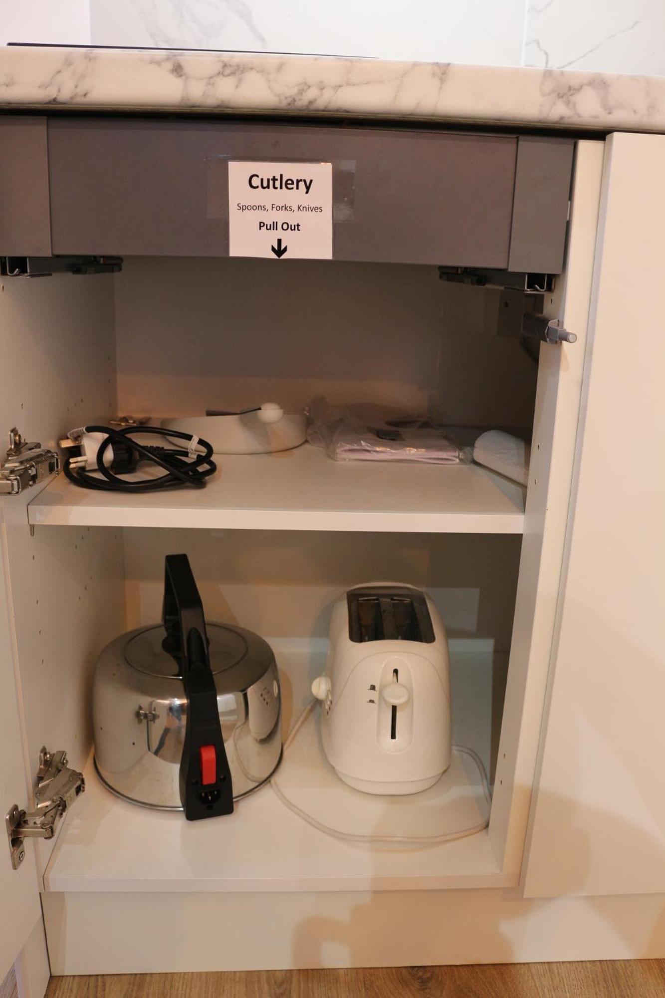 Self Contained, Double Bed Studio, Private Kitchen, Private Bath, Walking Distance To Harry Potter Watford  Exterior foto